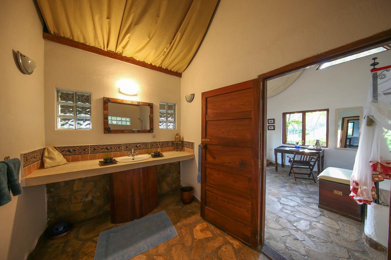 Kinasi Lodge Utende Ngoại thất bức ảnh