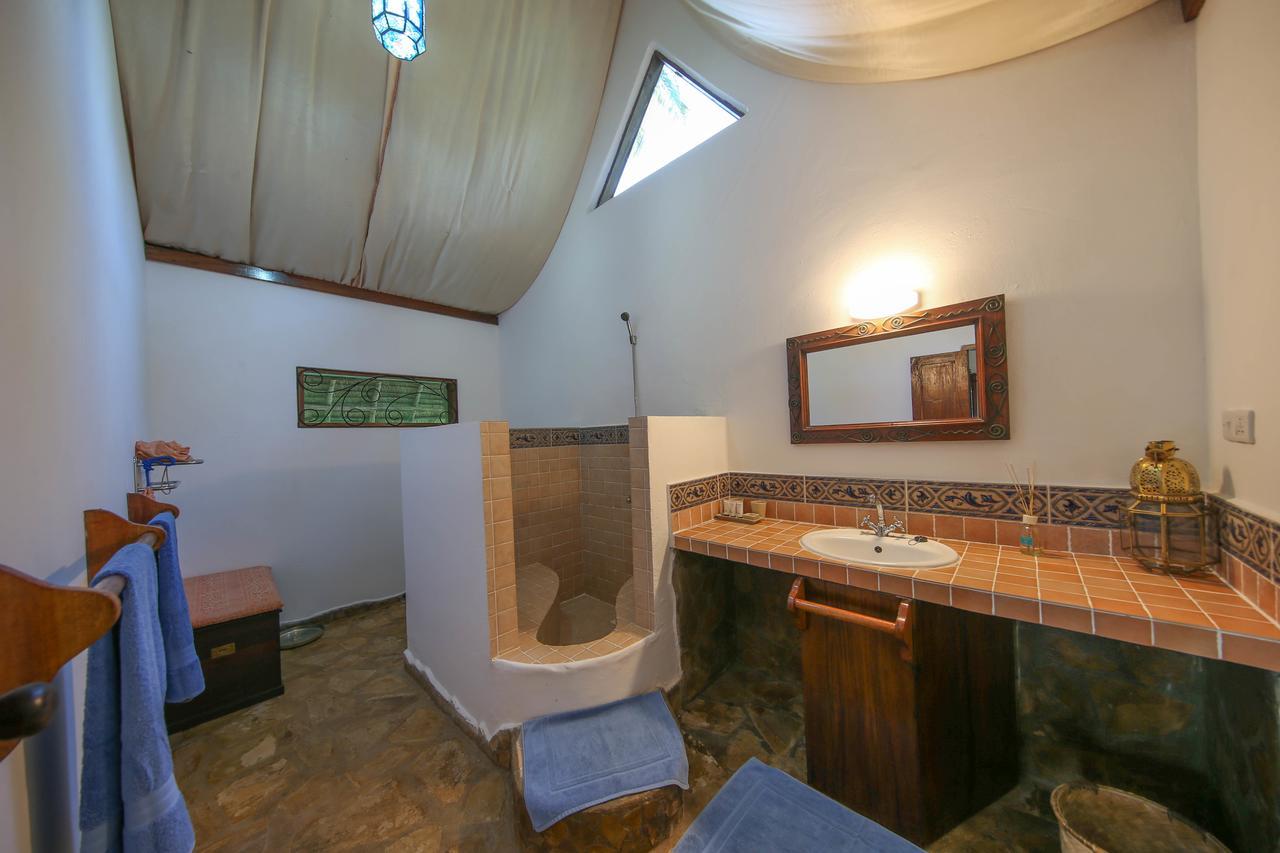 Kinasi Lodge Utende Ngoại thất bức ảnh